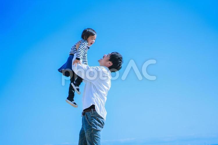 Parent and child hugging the blue sky, hug, parenting, family, JPG