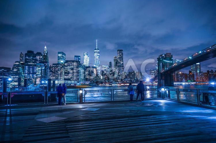 Night view of Manhattan and Brooklyn bridge and people 20, the americas, new york state, newyork, JPG
