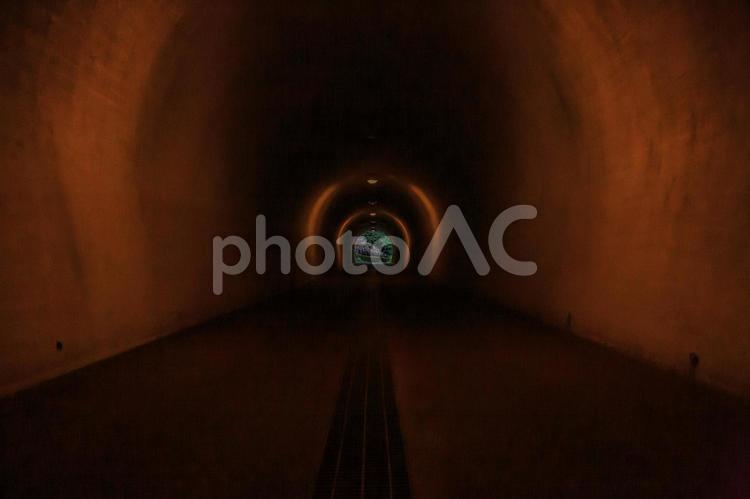 Sidewalk tunnel, tunnel, constructs, artifact, JPG
