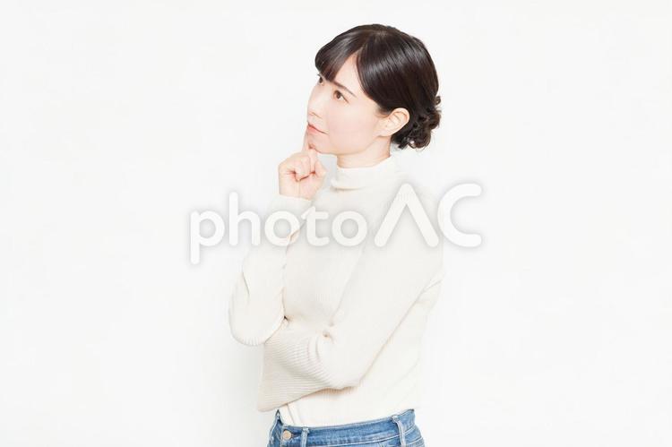 A casually dressed woman standing in front of a white background, trouble, be worried, worry, JPG