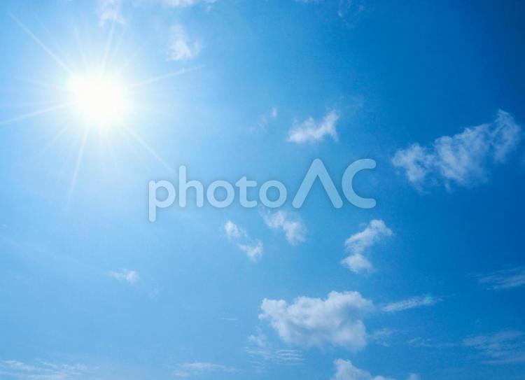 Dazzling sun and blue sky, blue sky, ultraviolet, hot, JPG