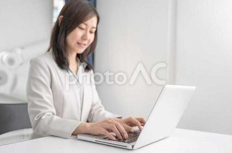 Female businessman working on a laptop in the office, female, business, computer, JPG