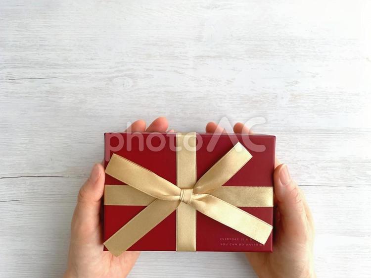 Woman's hand holding a gift, present, give a present, women's hands, JPG