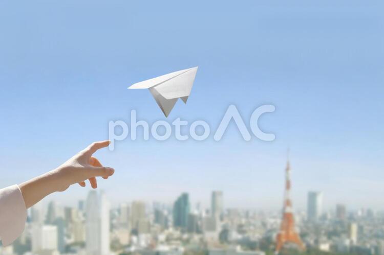 People who skip paper airplanes, sky, business, landscape, JPG